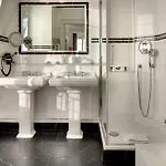 Pavillon Henri Iv מלון 4*