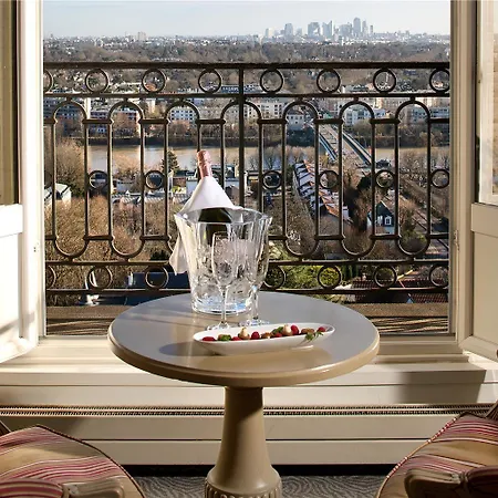 Otel Pavillon Henri Iv Saint-Germain-en-Laye